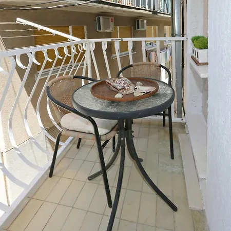 Tomas Art & Tomas Cave Apartment *