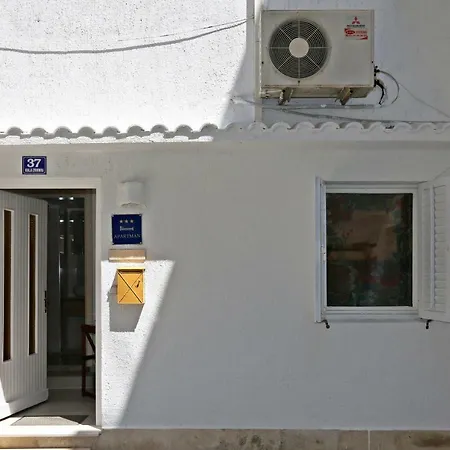 Tomas Art & Tomas Cave Apartment *